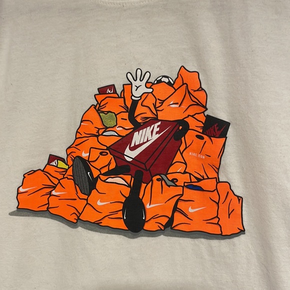 Nike NSW Graphic T-Shirt - Picture 2 of 5